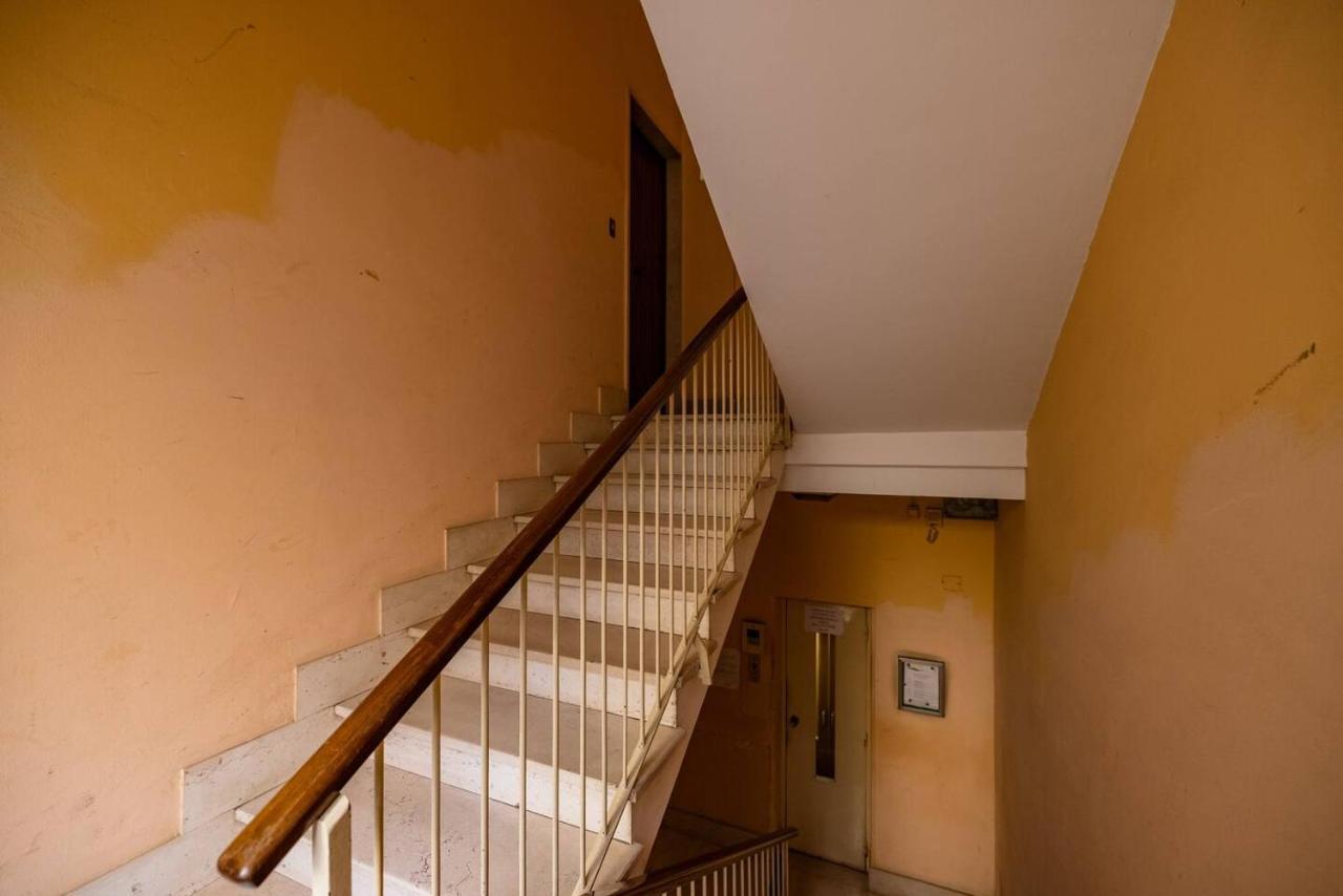 Mama Rooms And Apartment Рим Екстериор снимка