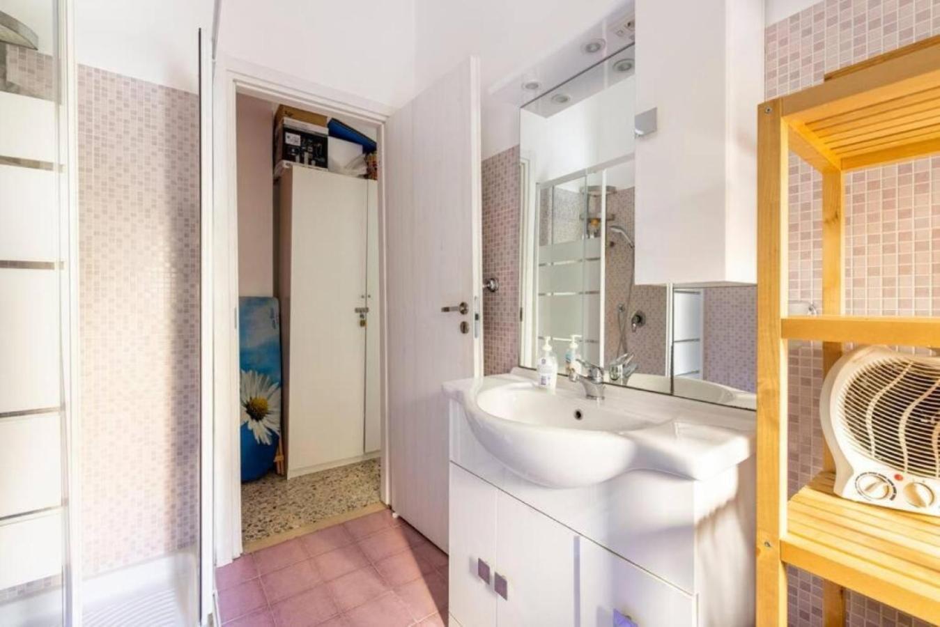Mama Rooms And Apartment Рим Екстериор снимка