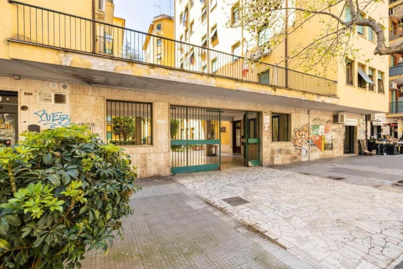 Mama Rooms And Apartment Рим Екстериор снимка