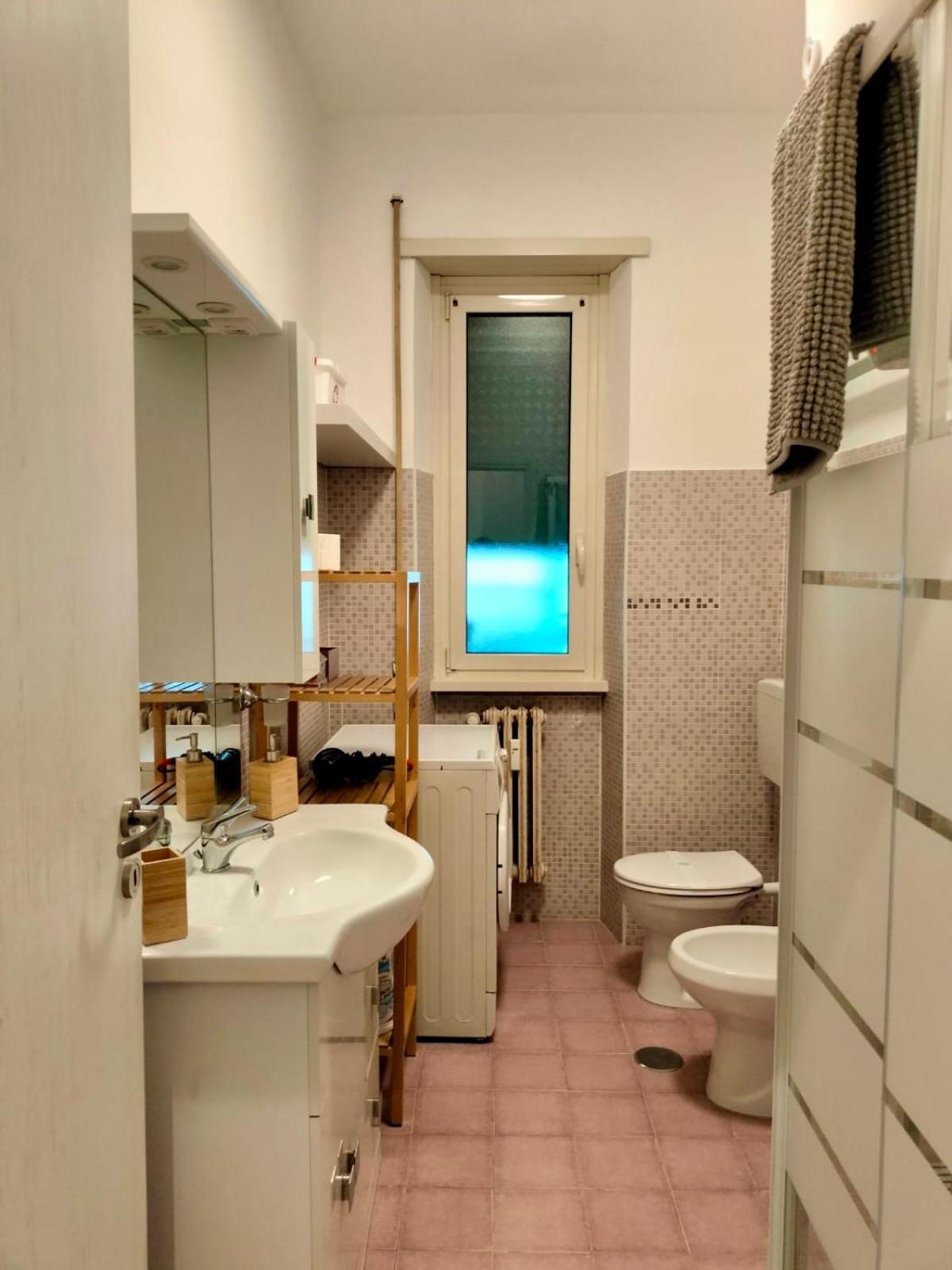 Mama Rooms And Apartment Рим Екстериор снимка