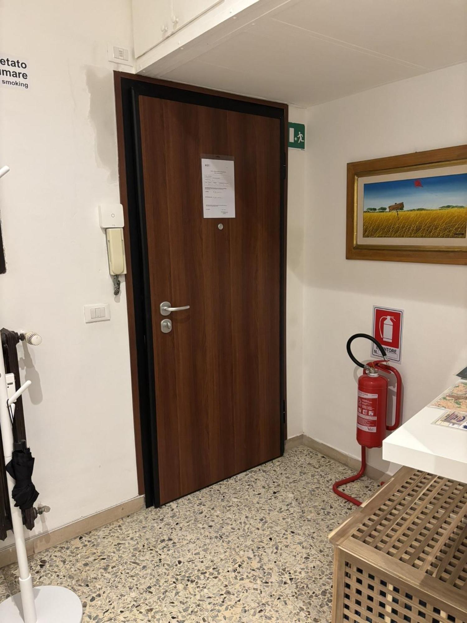 Mama Rooms And Apartment Рим Екстериор снимка